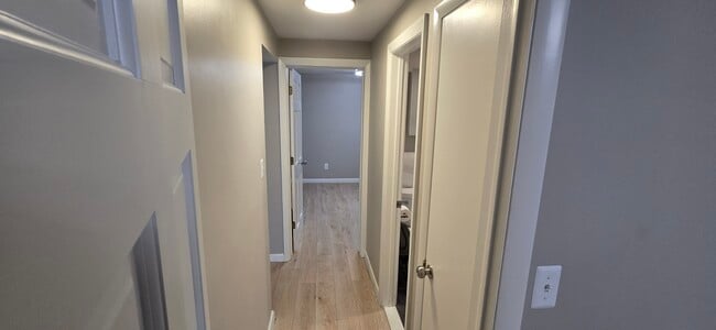 Building Photo - 895 Warrenville Rd