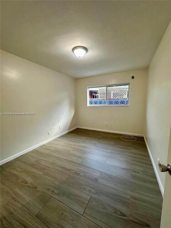 Building Photo - 1821 N 17th Ct