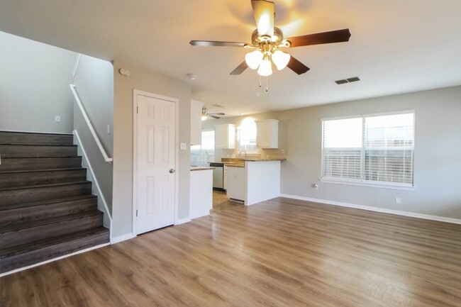 Building Photo - 2221 Jasmine Path