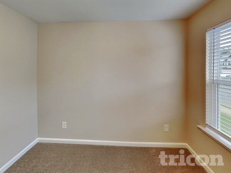 Building Photo - 2275 Wentworth Park Dr