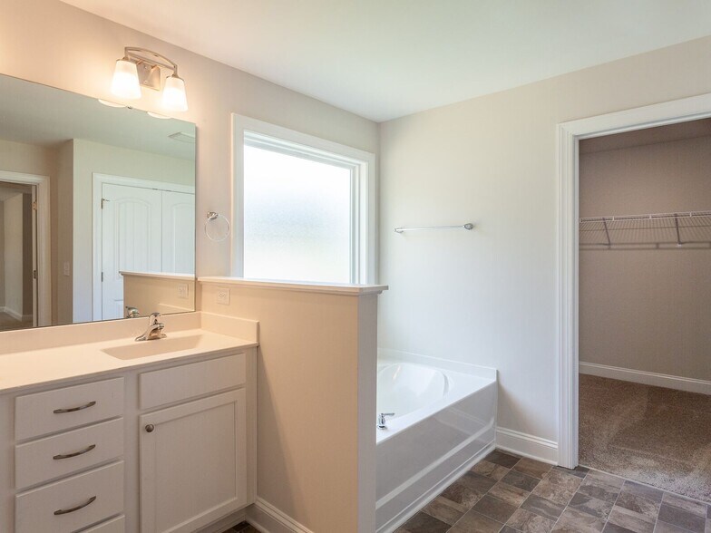 Building Photo - 409 Forest Glen Dr