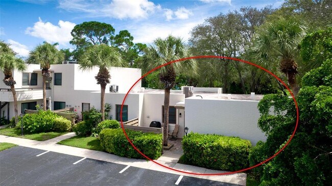 Building Photo - 401 Palm Tree Dr