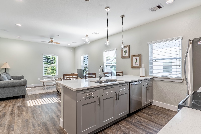 Building Photo - 142 W 5th St