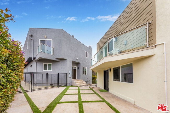 Building Photo - 2143 Kerwood Ave