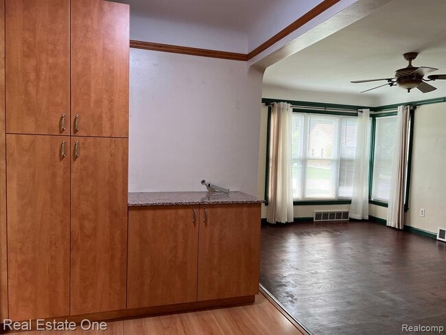 Building Photo - 13630 Balfour Ave