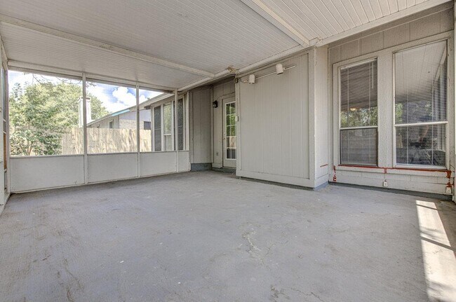 Building Photo - 2109 Singletree Ave