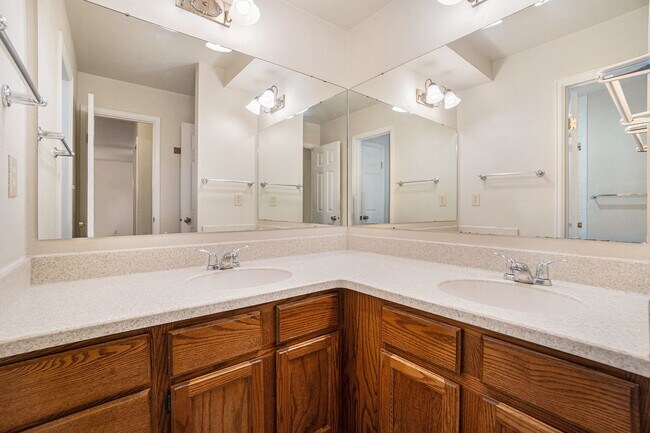 Building Photo - 1339 Village Park Ct