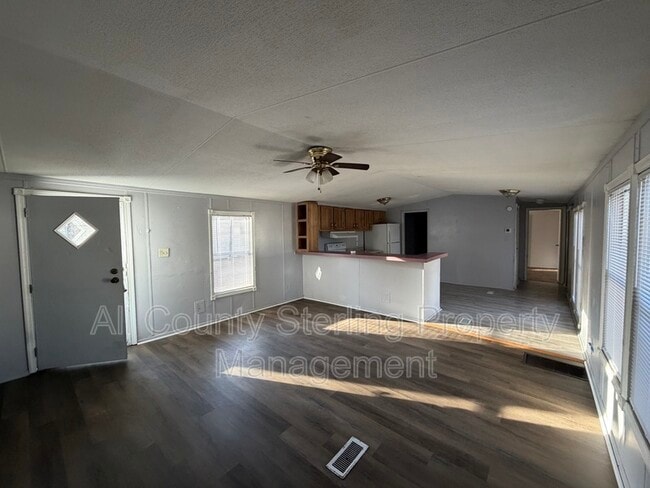 Building Photo - 119 SW Socket Glen