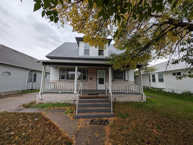 Primary Photo - 421 Pine St