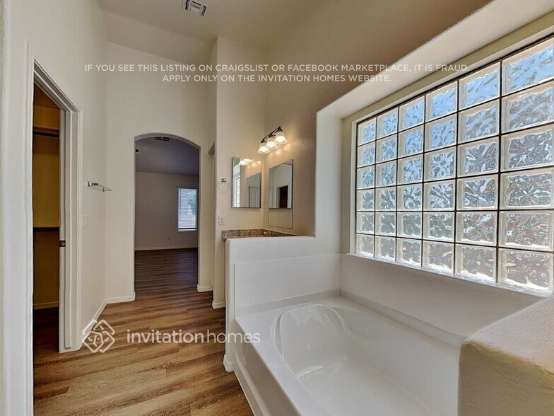 Building Photo - 2903 E Indian Wells Pl