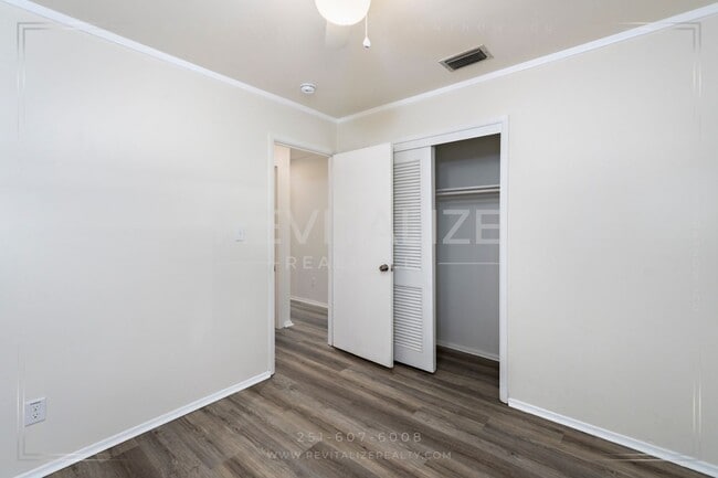 Building Photo - Perfect 3 Bd / 2 Ba Olde Towne Daphne Home!