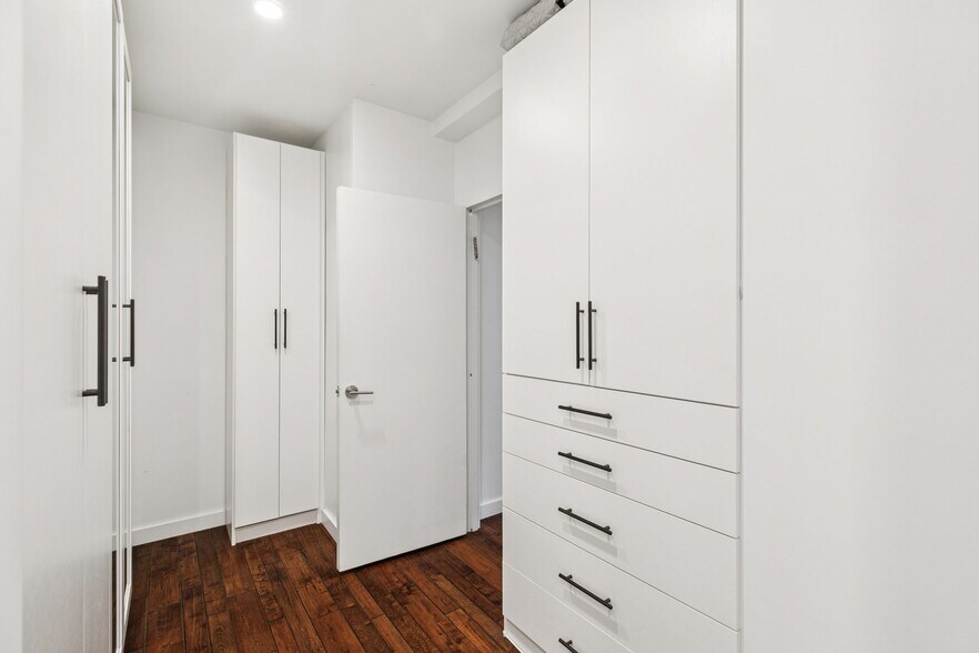 Building Photo - 220 W Rittenhouse Sq