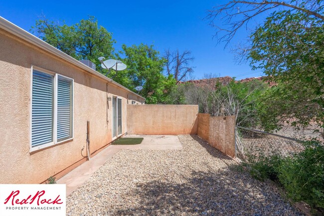 Building Photo - Charming 3 Bed, 2 Bath Home in the Heart of St. George!