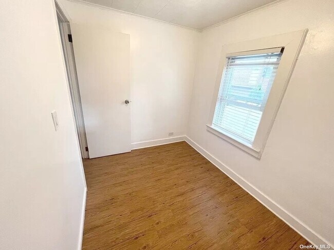 Building Photo - 1237 Hollywood Ave