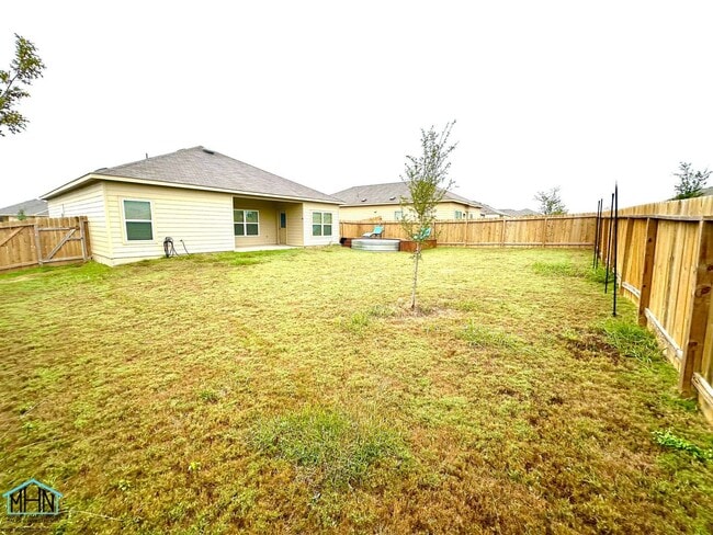 Building Photo - Welcome to this gorgeous 3-bedroom, 2-bath home in the heart of New Braunfels!