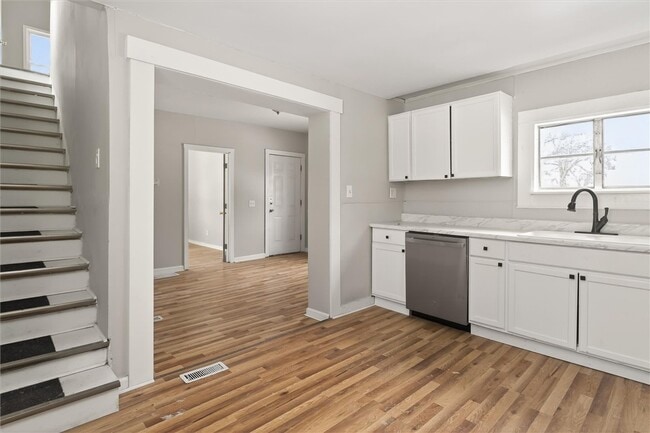 Building Photo - 127 Conkey Ave