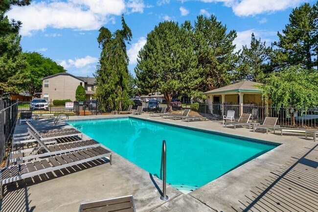 Building Photo - 3 Bed 2.5 Bath Townhome in Prime Boise Location!