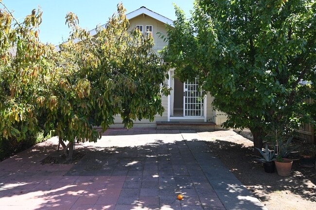 Building Photo - Nice Willow Glen Bungalow, Pet Friendly, 2...