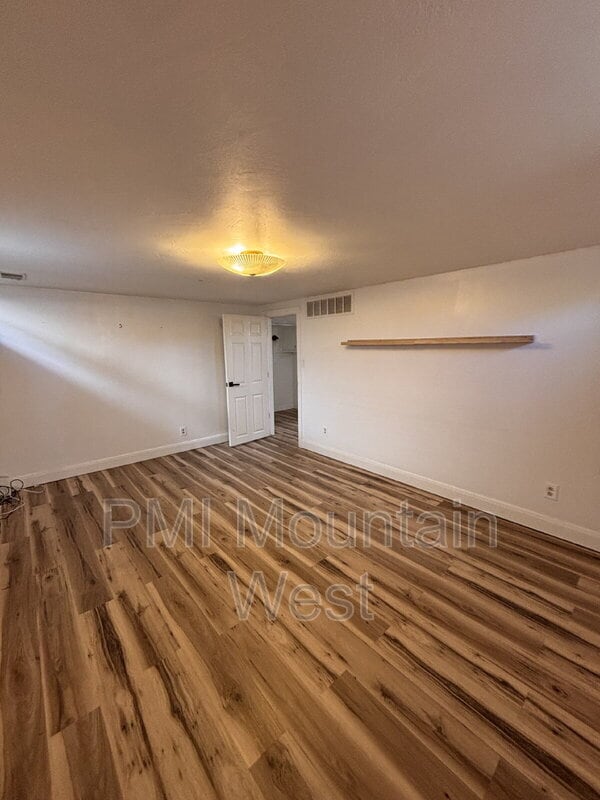 Building Photo - 724 N 1200 E St
