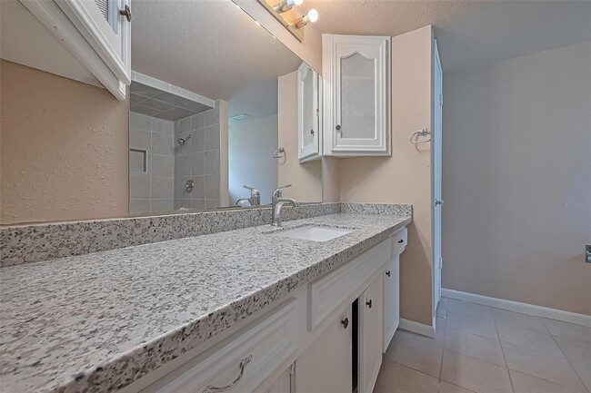 Building Photo - 10518 Saber Ct