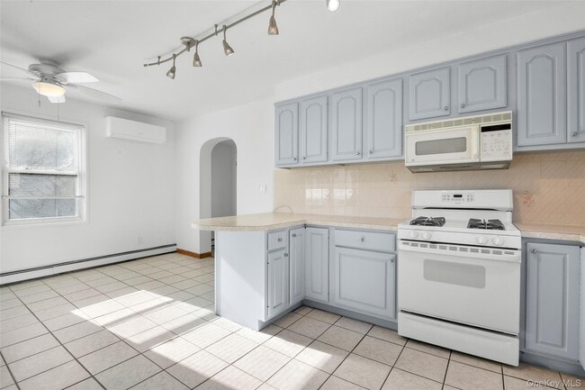 Building Photo - 156 Madison St