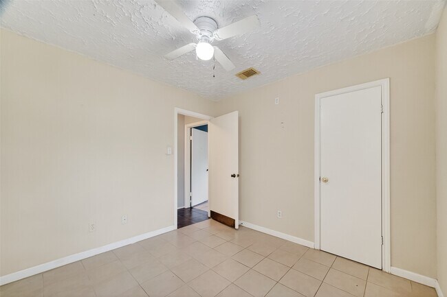 Building Photo - 319 Richvale Ln