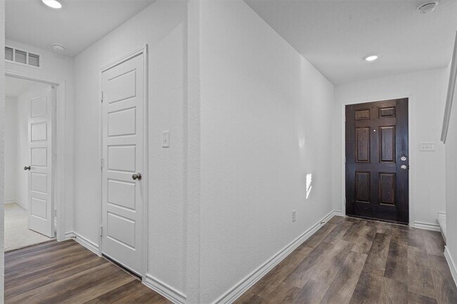 Building Photo - 812 Heartseed Ave