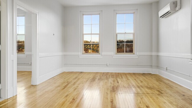 Building Photo - 341 Water St