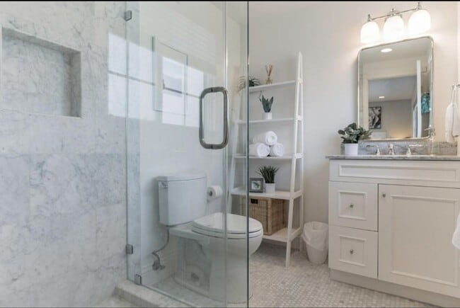 Building Photo - 4 Bedroom/ 3 Bathroom in Dublin!!
