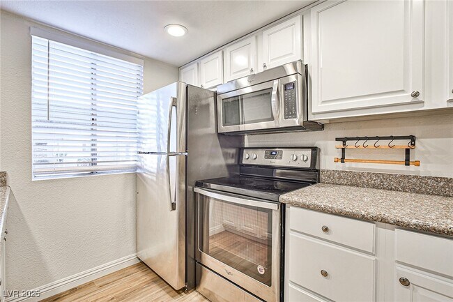 Building Photo - 5493 Indian River Dr