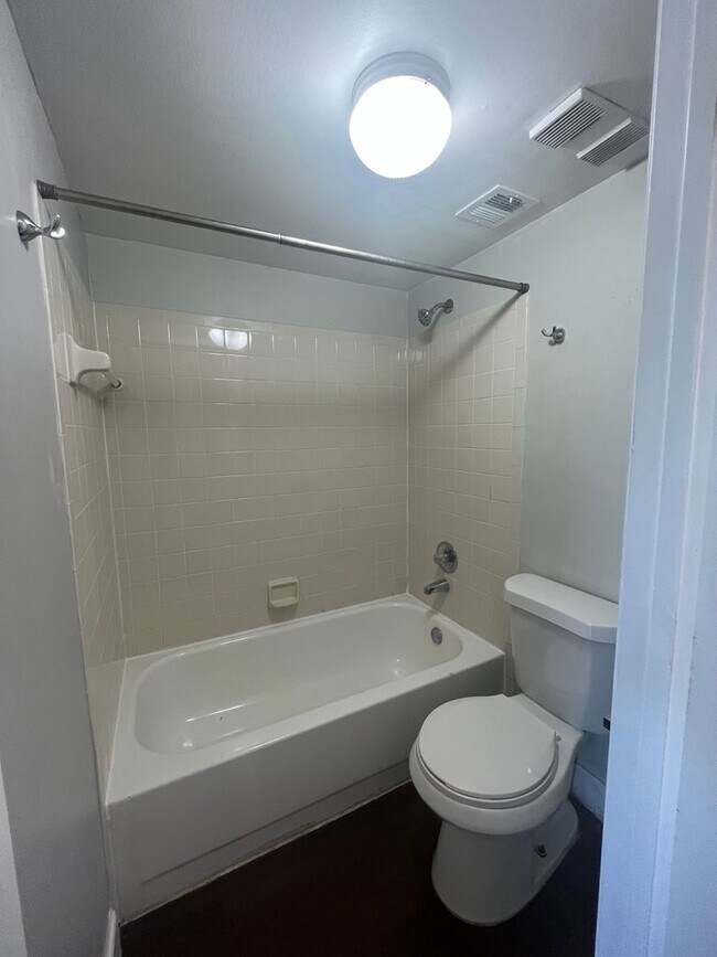 Building Photo - ONE BEDROOM ONE BATHROOM!! WATERFRONT COMMUNITY