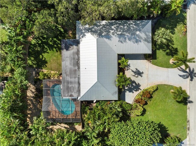 Building Photo - 7 Riverview Dr