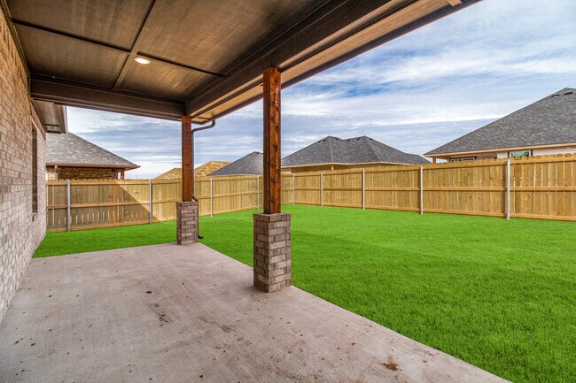 Building Photo - 2807 Orchid Dr