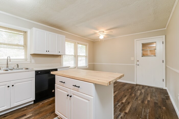 Building Photo - 4301 Glenford Dr