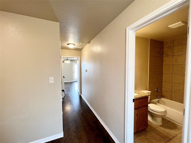 Building Photo - 100 Sandstone Dr