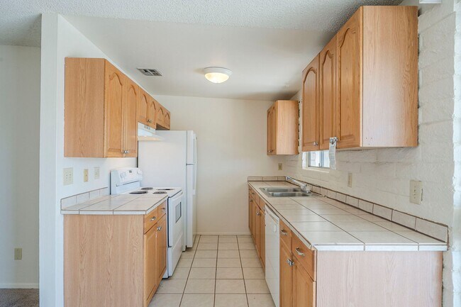 Building Photo - Cozy East Tucson 3-Bedroom with Private Ya...