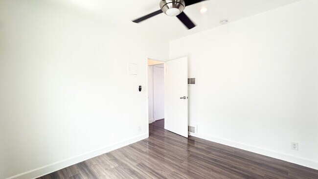 Building Photo - 319 Heliotrope Dr