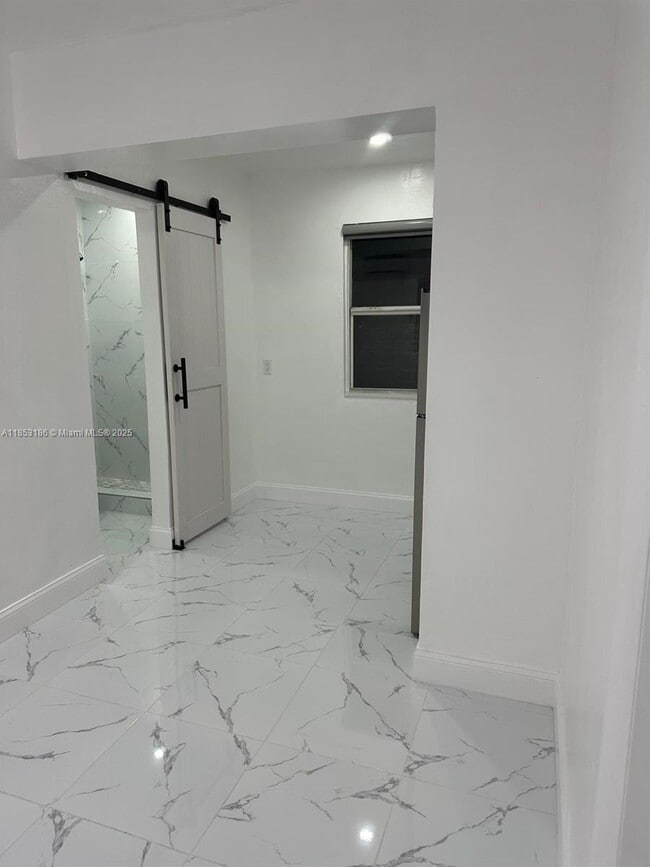 Building Photo - 531 E 63rd St
