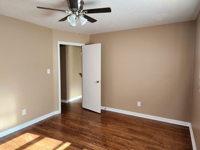Building Photo - 4306 Shady Villa Dr