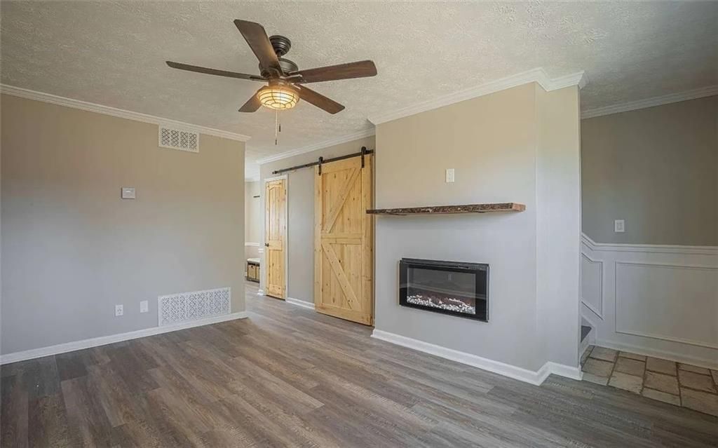Building Photo - 1235 Riverside Dr