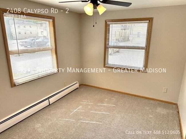 Building Photo - Awesome remodeled 2 bedroom apartment on M...