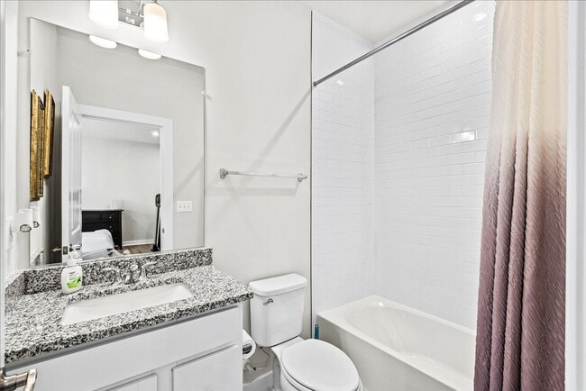 Building Photo - Like New! CLOSE TO I-95 & QUANTICO!