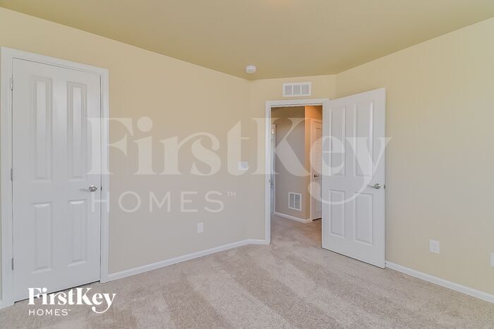 Building Photo - 10501 Luneth Dr