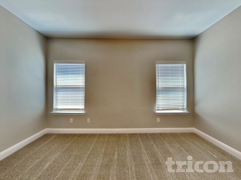 Building Photo - 7712 Cottonwood Dr