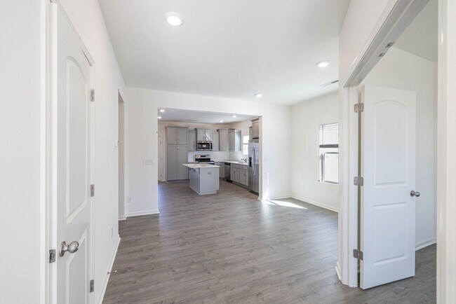 Building Photo - BEAUTIFUL 4 Bedroom Home Piedmont School D...