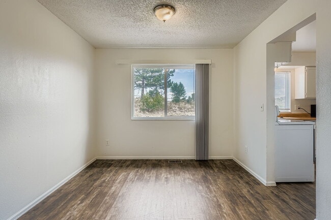Building Photo - 122 Crawford Cir