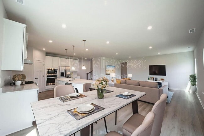 Building Photo - 581 Roosevelt St