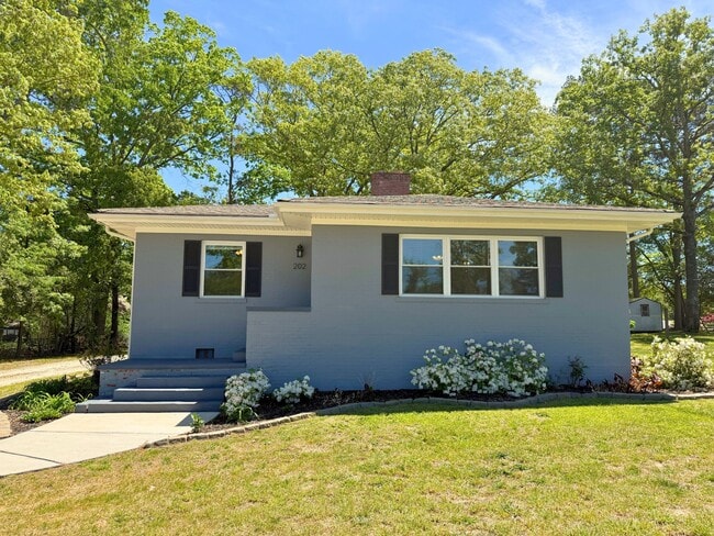 Building Photo - 202 Mayflower St