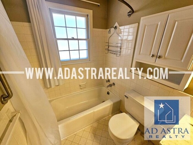 Building Photo - Spacious Duplex in Independence-Available ...