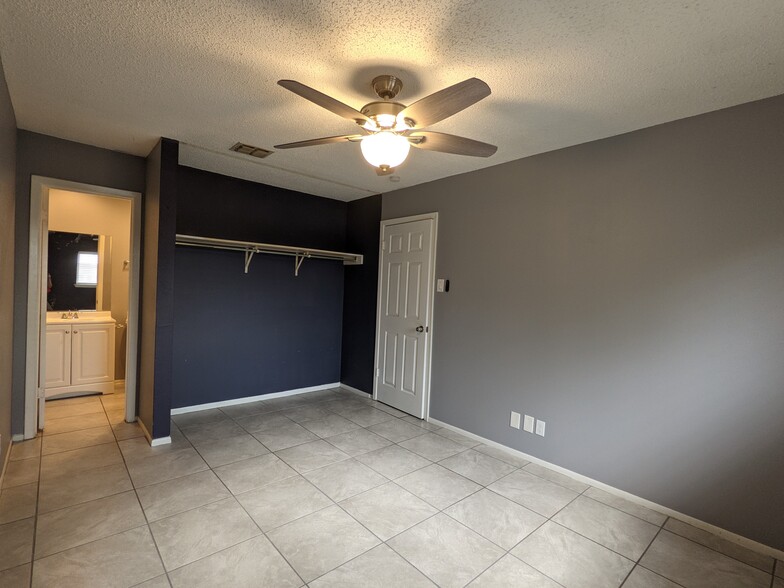 Master Bedroom with Private Master Bathroom - 2555 Corian Glen Dr